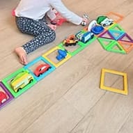 Jeu libre enfant micro crèche privée à Gières