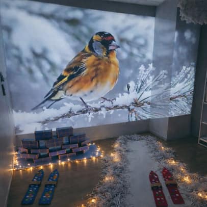 Enfant et professionnelle dans la micro crèche à Gières Bébéclic, crèche privée à proximité avec inscription micro-crèche et place en crèche disponible.